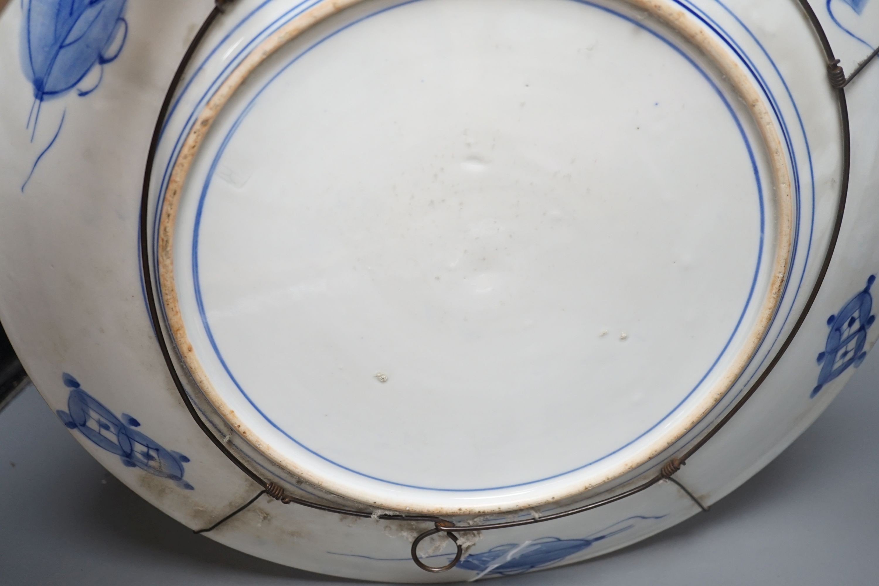 A Japanese porcelain ‘fish’ charger, 46cm - Image 3 of 3