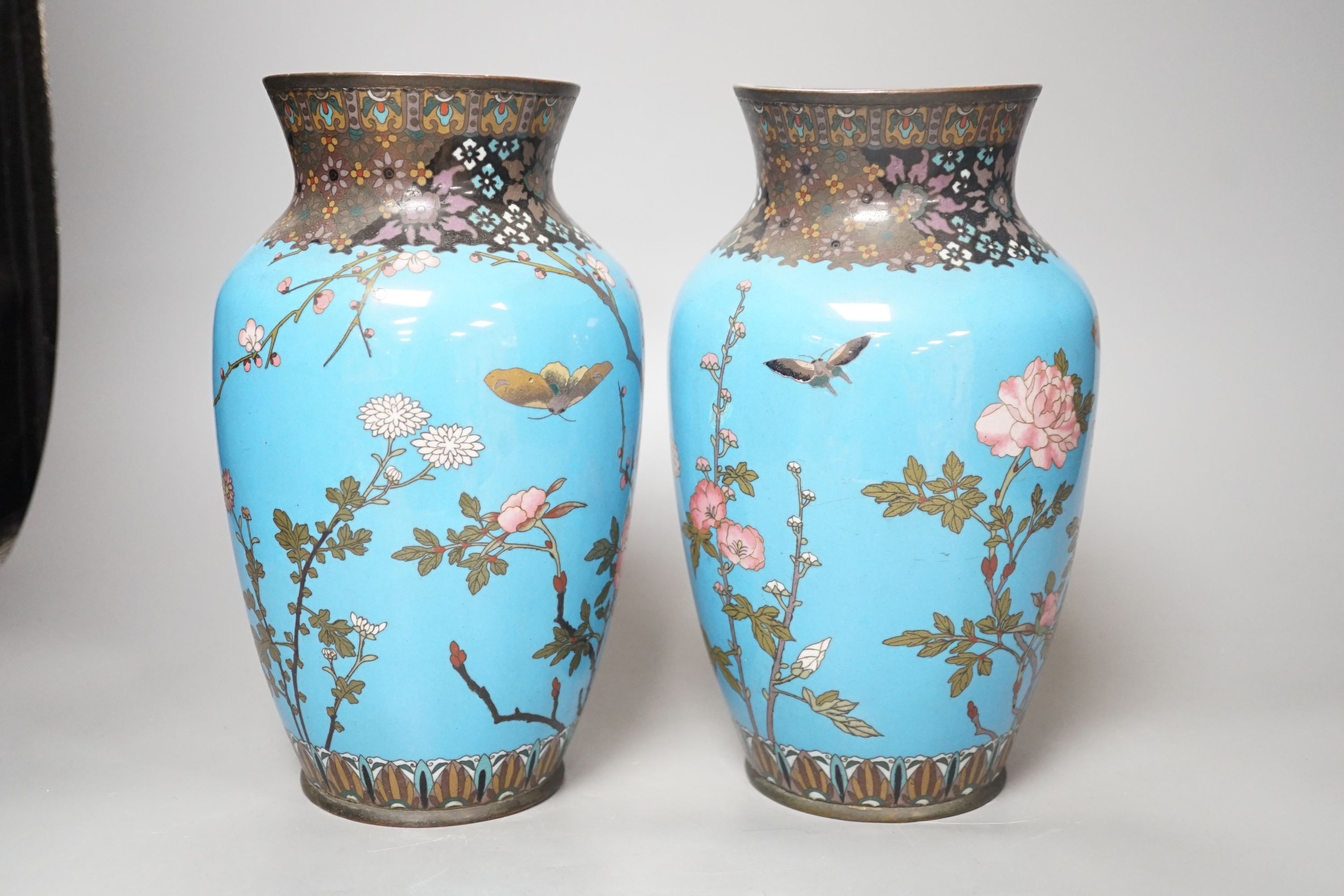 A pair of Japanese blue cloisonné enamel floral vases - 25cm tall - Image 4 of 5