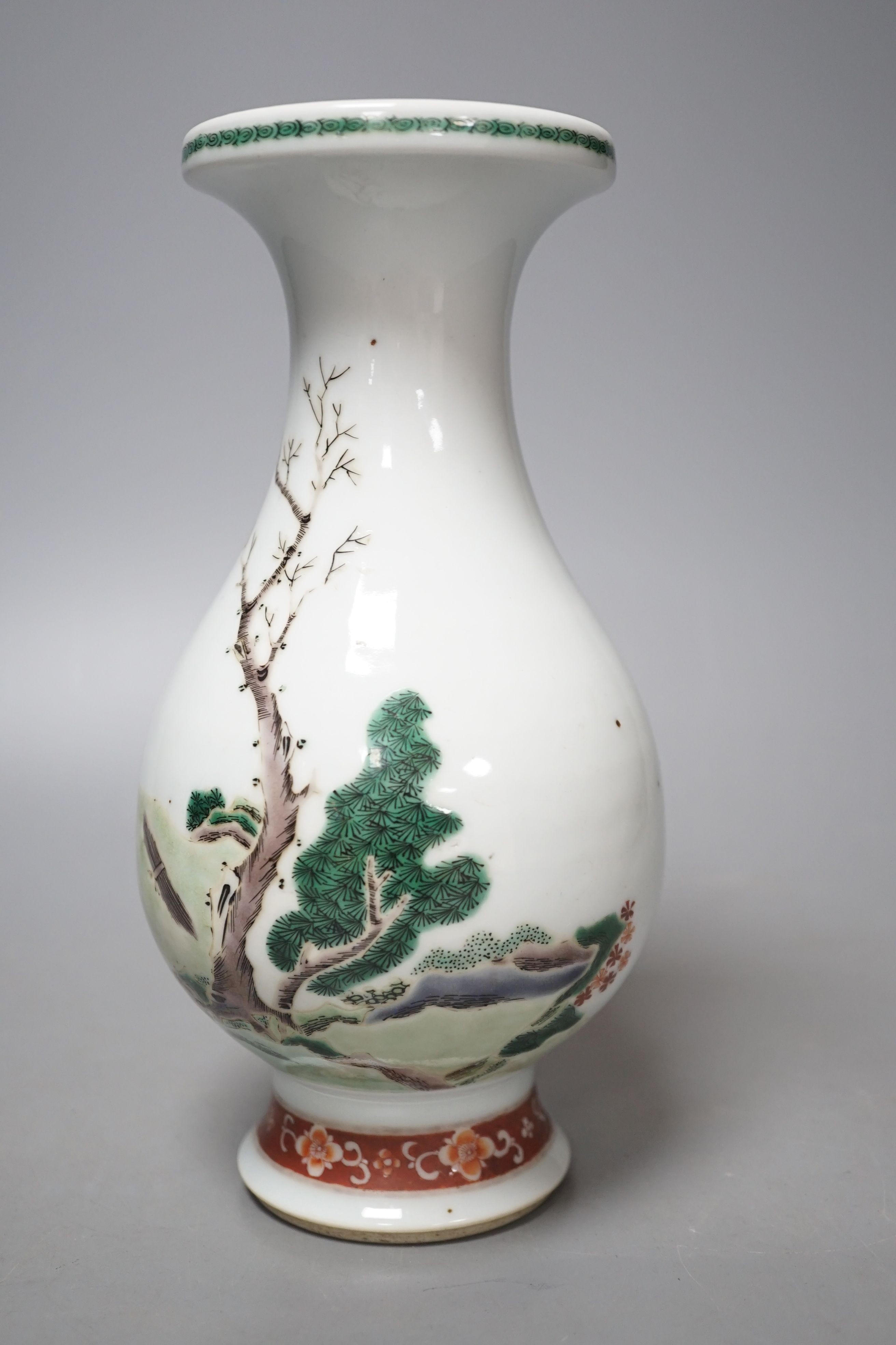 A Chinese famille rose vase - 22.5cm tall - Image 2 of 5