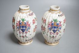 A pair of Paris porcelain Chinese armorial style porcelain tea caddies - 13.5cm tall