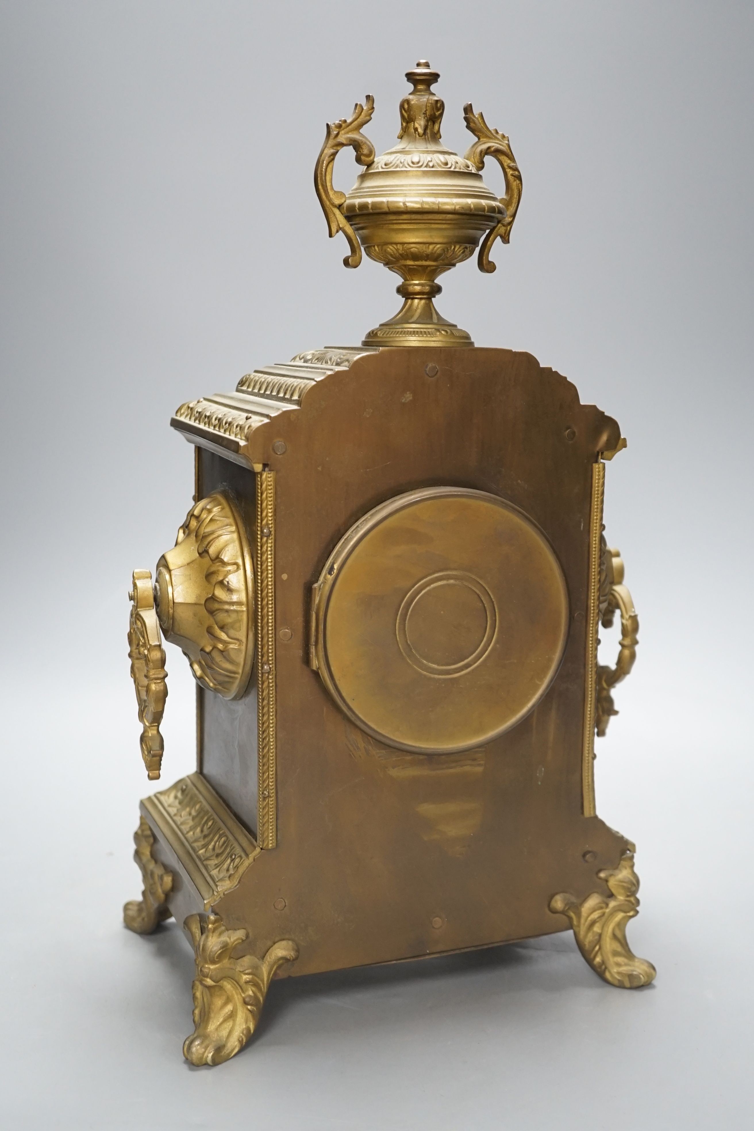 An early 20th century brass mantel clock, 40 cms high. - Image 3 of 5