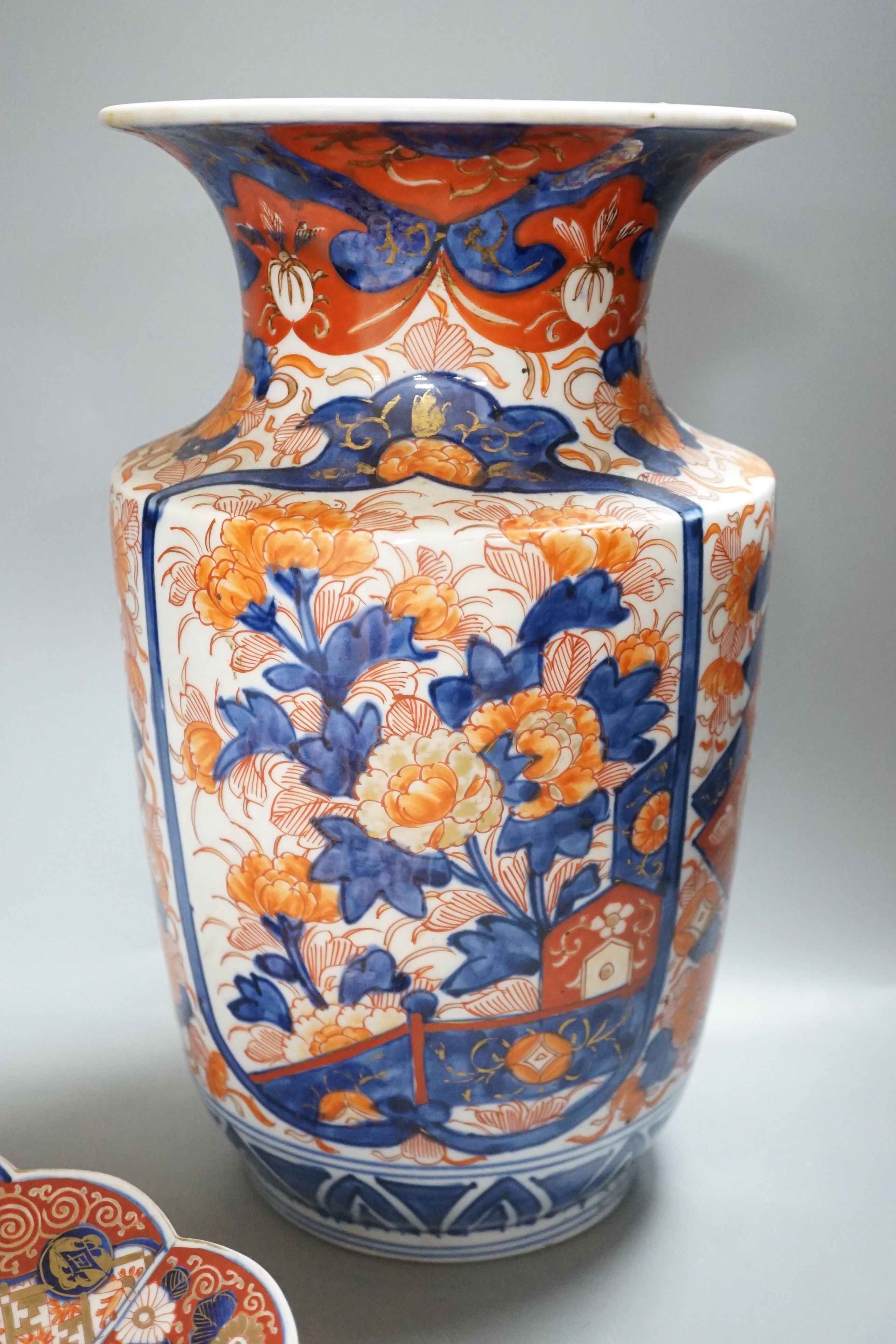 A Japanese Imari vase, 31cm tall, and an Imari dish - Image 3 of 5