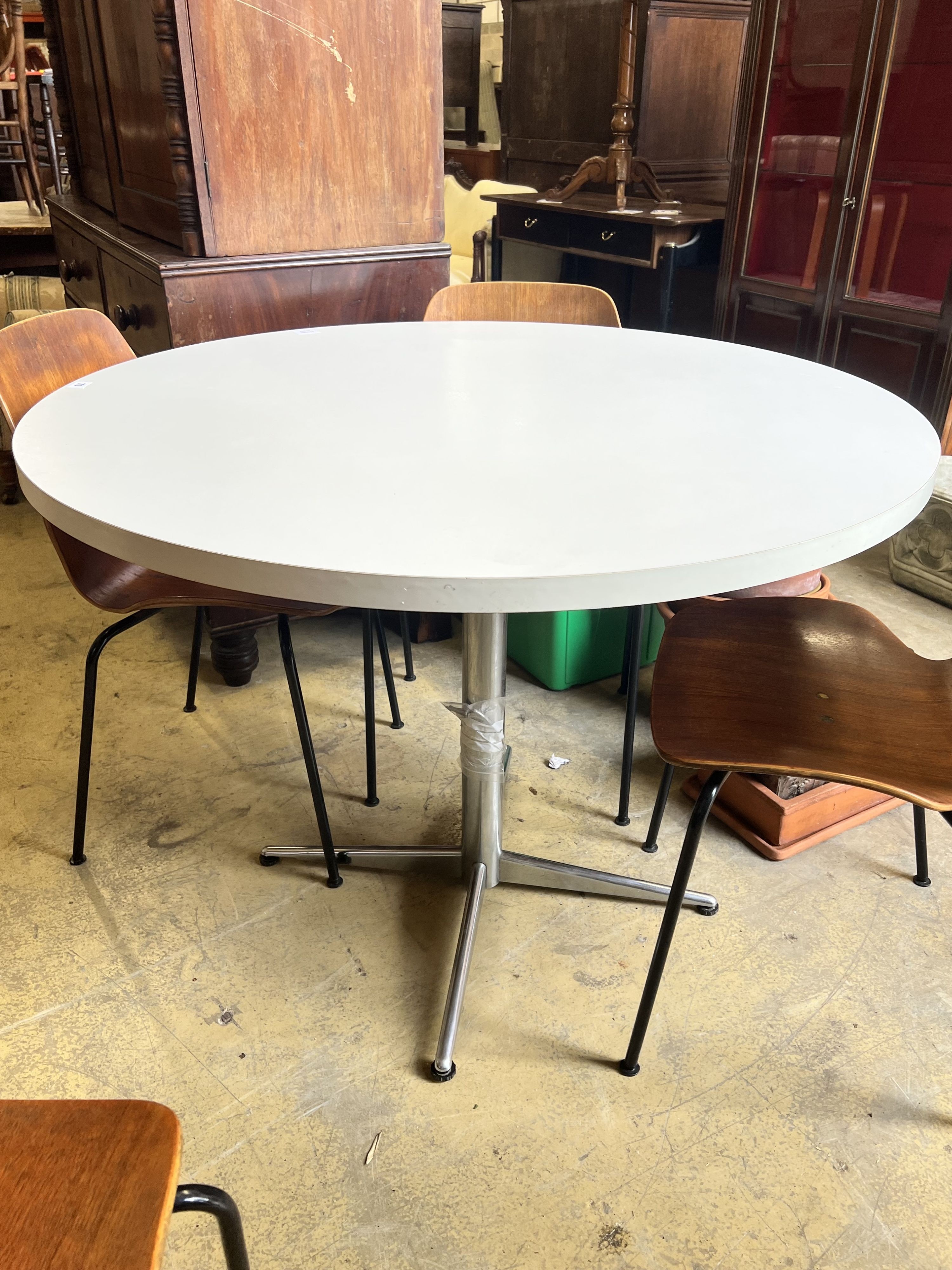 A set of four Westnofa chairs and a circular table, diameter 110cm height 77cm - Image 4 of 4