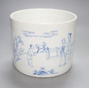 A Chinese blue and white brush pot, 19cm