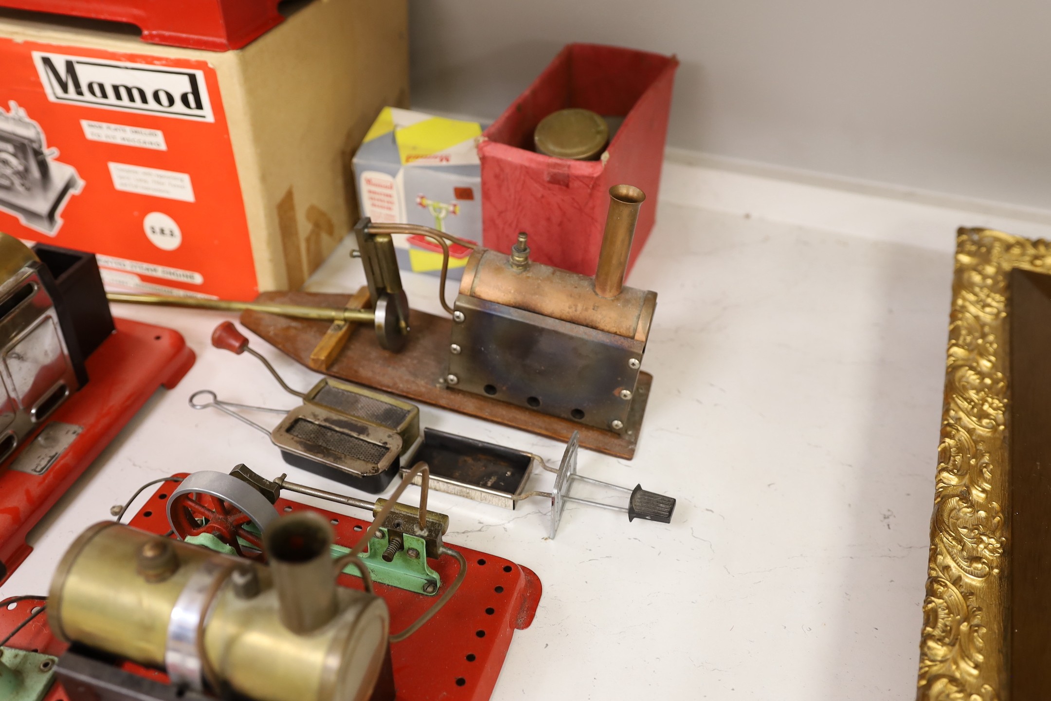 A boxed Mamod twin cylinder stationary engine, and a group of other similar stationary engines and - Image 5 of 6