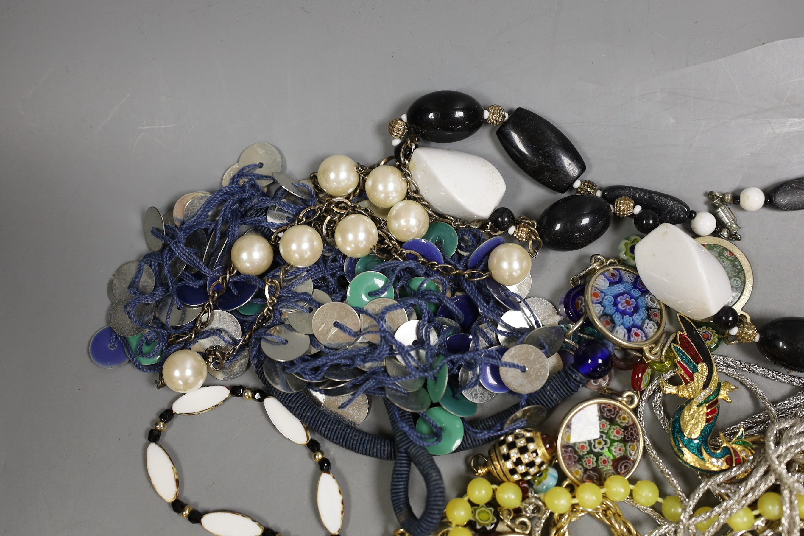 A quantity of assorted costume jewellery including necklaces, bracelets etc. - Image 3 of 5