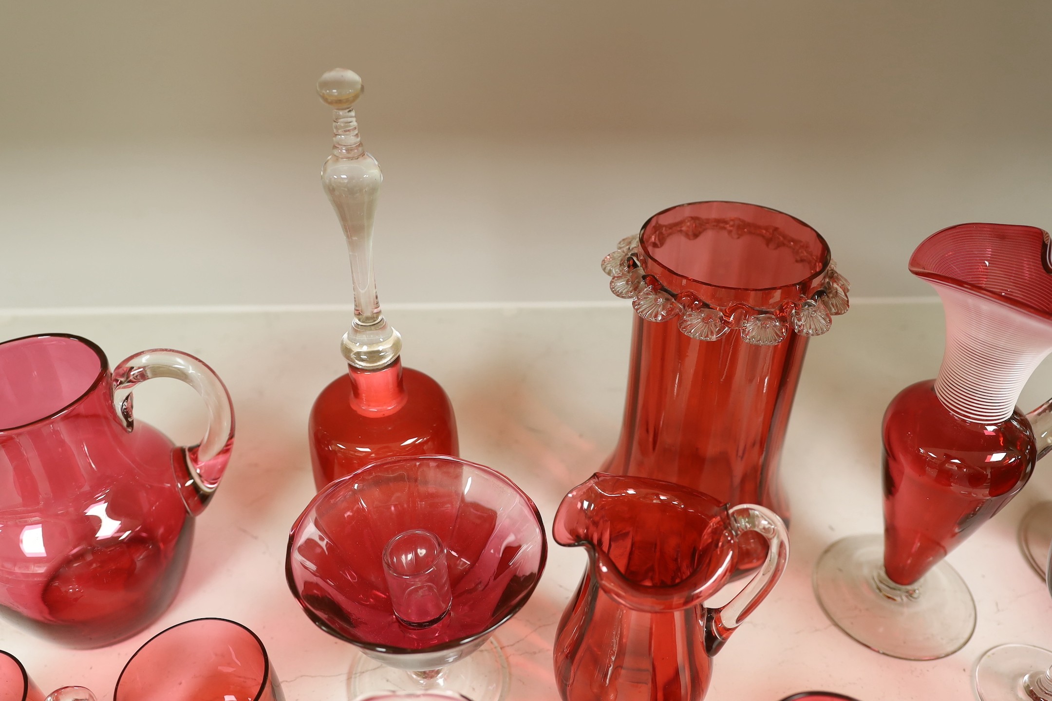 A quantity of various late 19th/early 20th century cranberry glass - Image 4 of 5