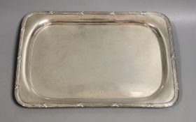 An Edwardian silver rectangular dressing table tray, Henry Matthews, Birmingham 1909, 22.8cm, 12.
