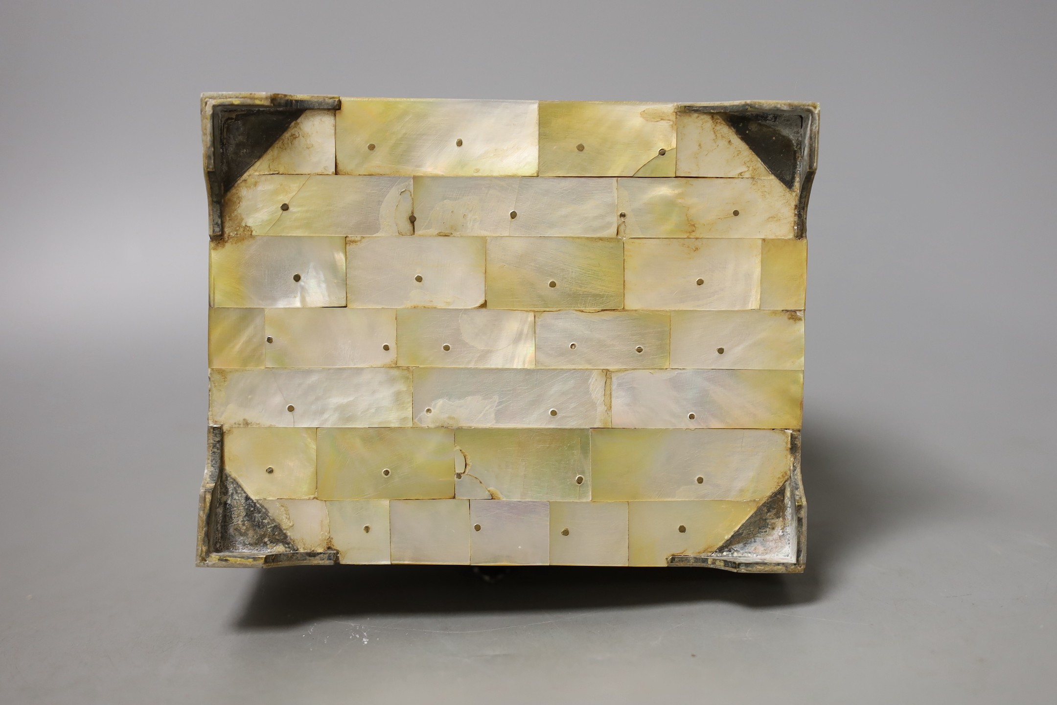 An Indian Goanese mother of pearl casket,14.5 cms high. - Image 4 of 4