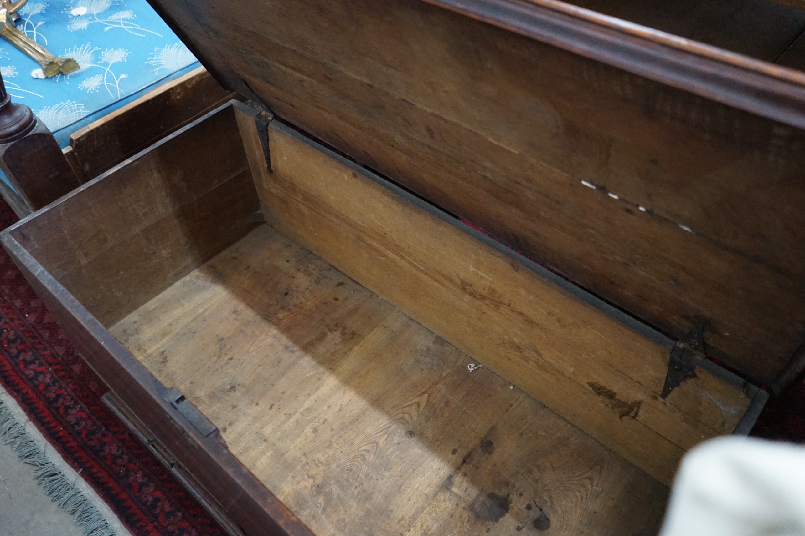 A George III oak mule chest, length 110cm, depth 52cm, height 65cm**CONDITION REPORT**PLEASE - Image 4 of 4