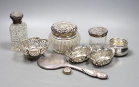 A small pair of George V pierced silver bonbon dishes, 92mm, two small pierced silver bowls, a