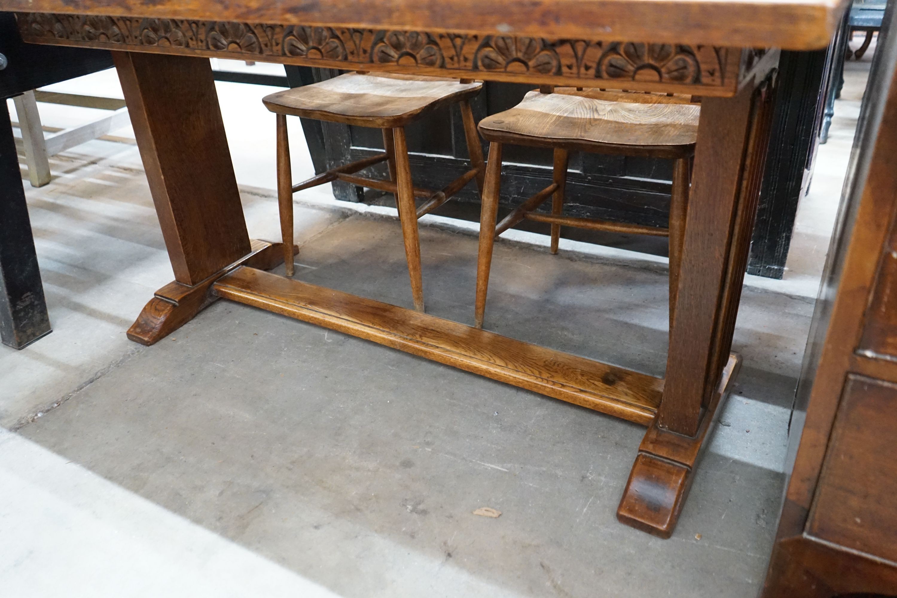 An 18th century style rectangular oak drop leaf extending dining table, depth 136cm, length 94cm - Image 3 of 4