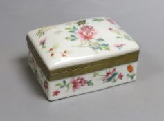 A Chinese famille rose porcelain box and cover, Republic period 12cm wide, marked to base