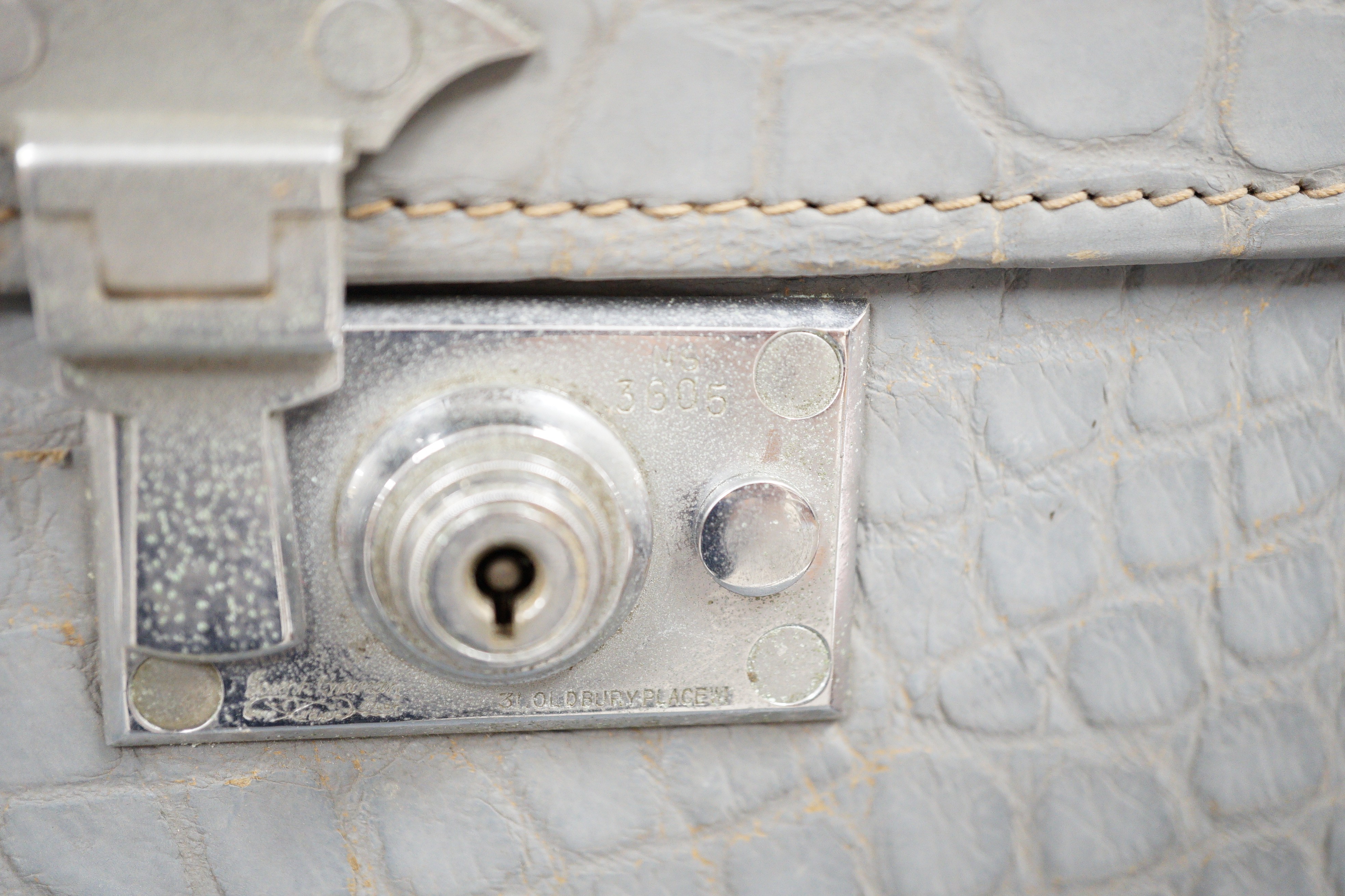 A pair of blue/grey faux crocodile suitcases - Image 4 of 6