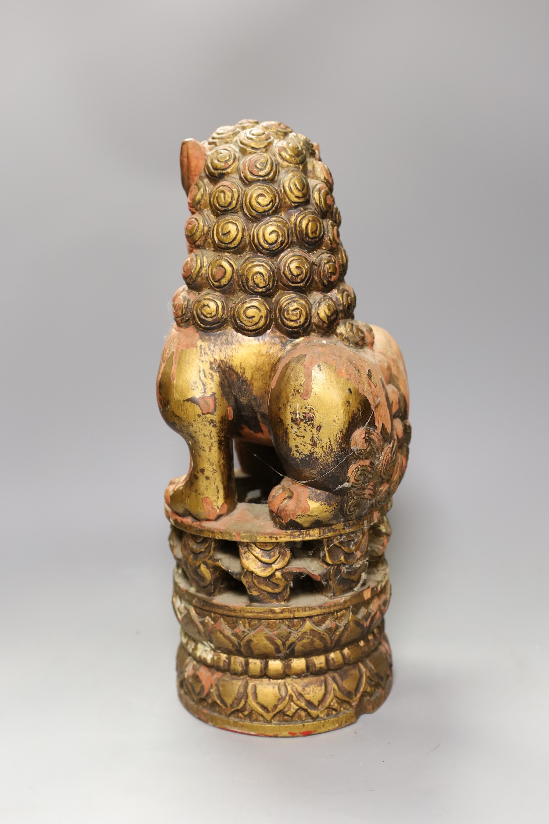 A South East Asian painted wood Buddhist lion - Image 3 of 4