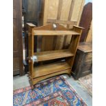 An Arts & Crafts oak open bookcase, length 100cm, depth 26cm, height 118cm