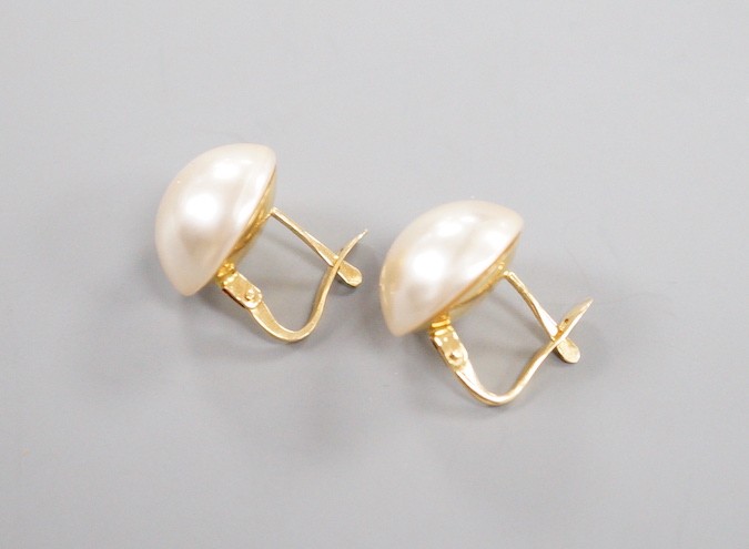 A modern pair of 18k yellow metal and mabe pearl earrings, diameter 13mm, gross weight 5 grams. - Image 2 of 2