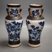 A pair of late 19th century Chinese blue and white crackle glaze vases, 21cm