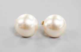 A modern pair of 18k yellow metal and mabe pearl earrings, diameter 13mm, gross weight 5 grams.