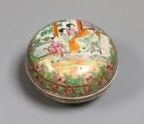 A 19th century Chinese famille rose box and cover, diameter 10.5cm