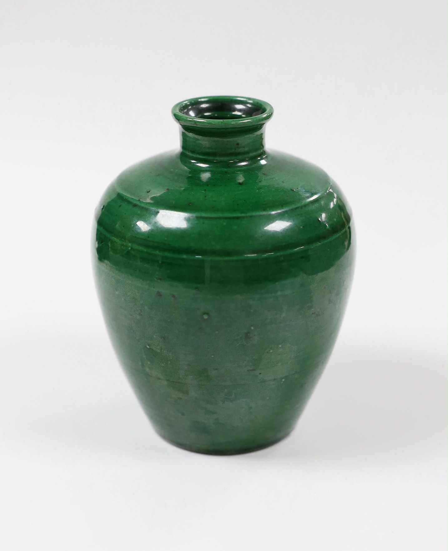 A Chinese green glazed vase, 11.5cm tall
