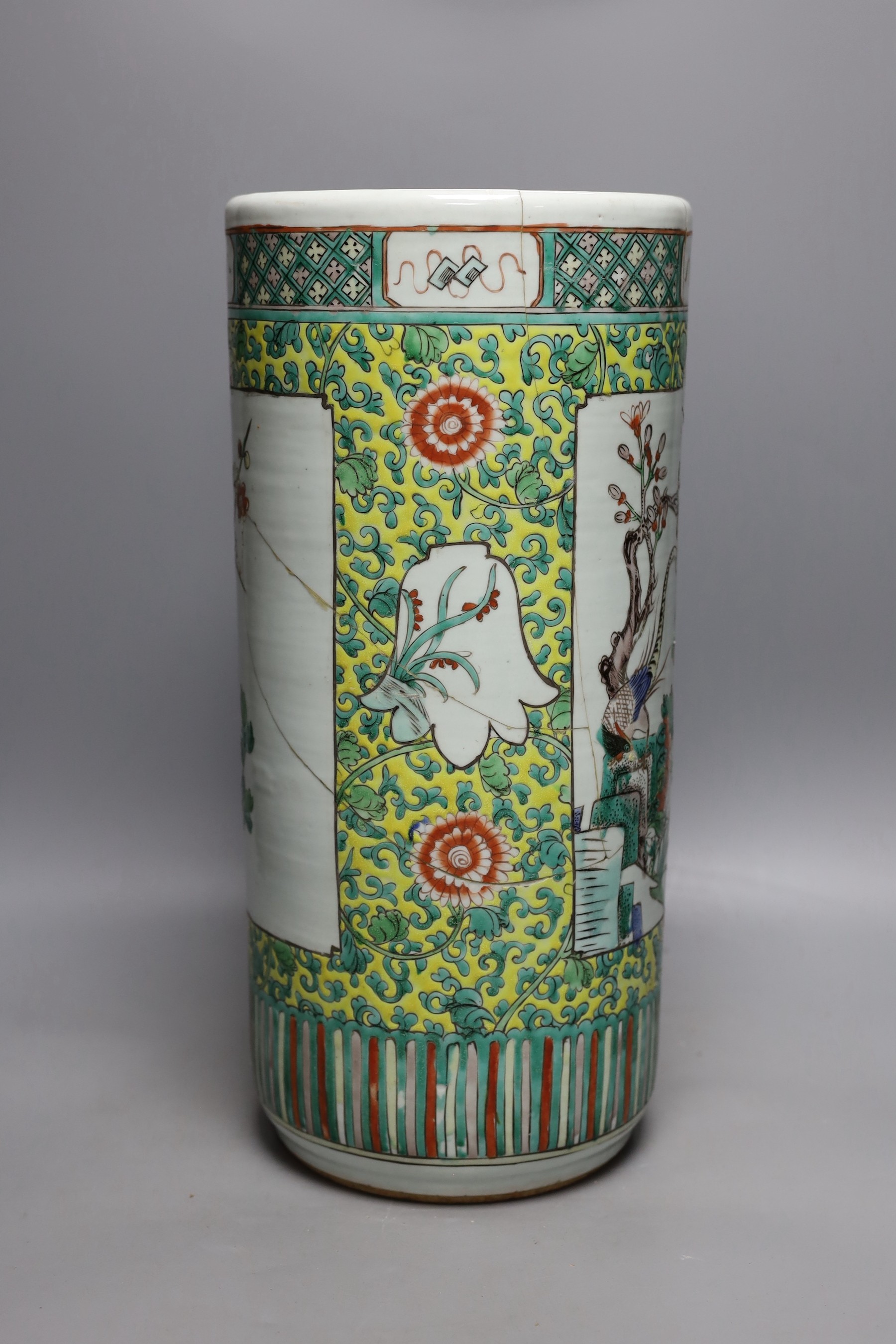 A Chinese famille verte umbrella stand, early 20th century, 44cm tall - Image 2 of 5