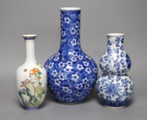 A Chinese blue and white bottle vase, a similar double gourd vase and a famille rose bottle vase a.