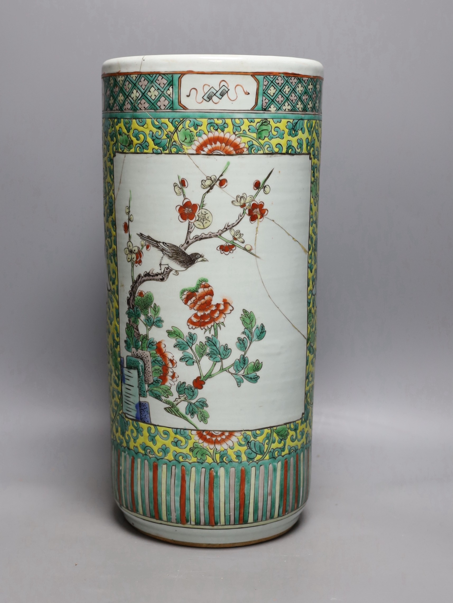 A Chinese famille verte umbrella stand, early 20th century, 44cm tall