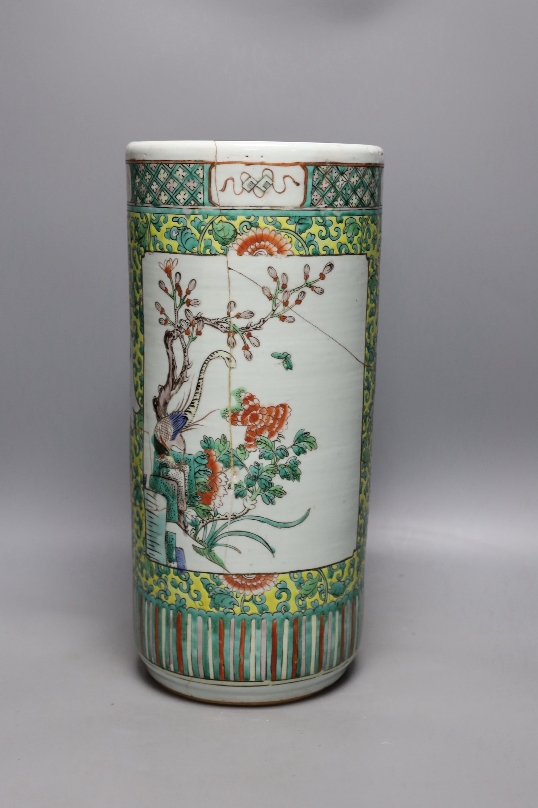 A Chinese famille verte umbrella stand, early 20th century, 44cm tall - Image 3 of 5