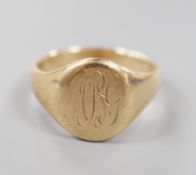 A 9ct gold oval signet ring, with engraved monogram, size X, 9.7 grams.