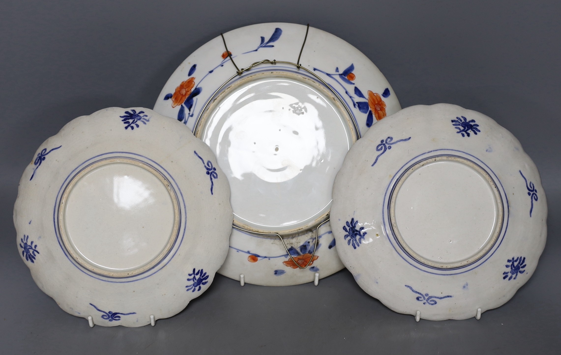 A pair of Japanese Imari plates and similar dish, 27cm - Image 2 of 2