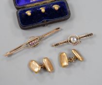 Three cased 18ct dress studs, 2.7 grams, two 9ct and gem set bar brooches, gross 4.7 grams and a