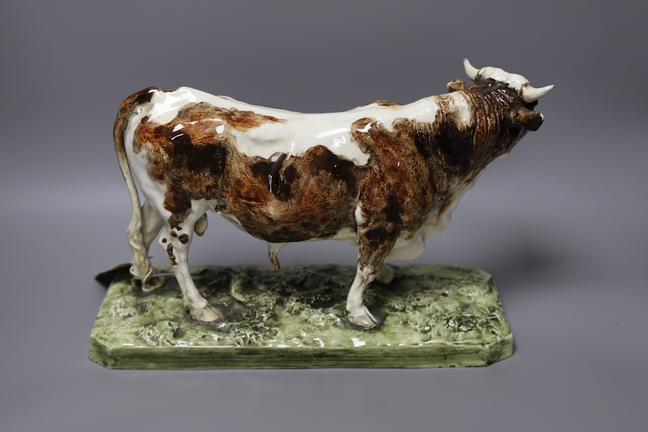 After Pierre Jules Mene (1810-1879) - a faience model of a bull, 'Taureau Normand', impressed - Bild 2 aus 3