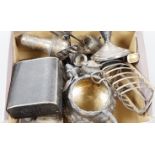 Assorted silver wares to include a George V toast rack, Birmingham, 1934, napkins rings, weighted