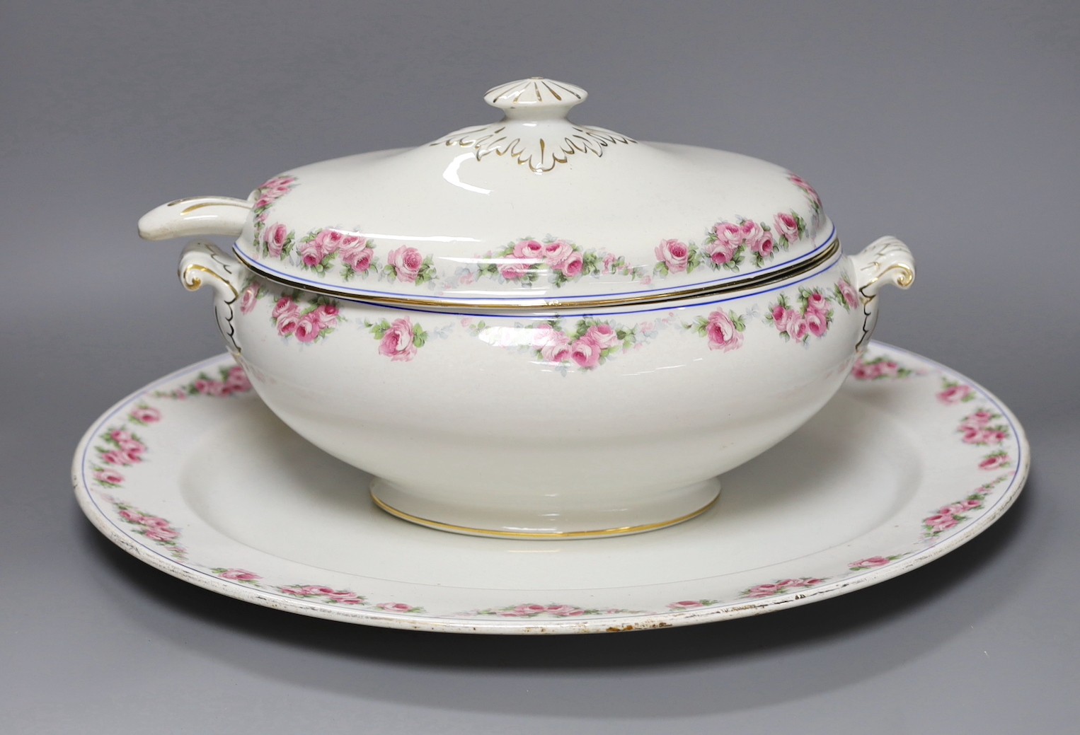 A Bridgwood vegetable tureen with ladle and stand, 23cm tall