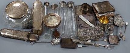 A collection of assorted collectable silver items, including a George V spectacles case, cigarette