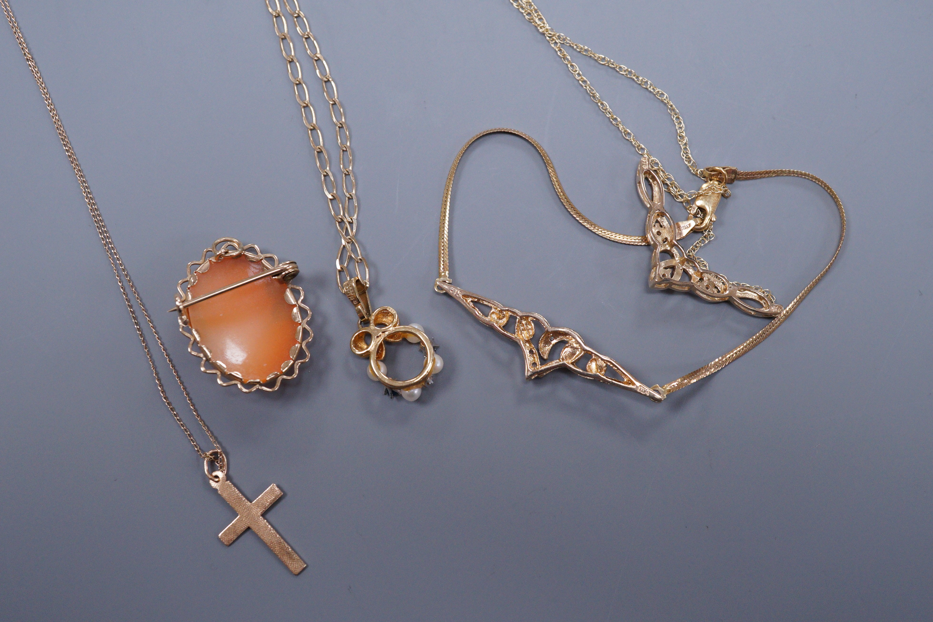 A 9ct gold diamond chip set necklace and matching bracelet, a cross pendant, a sapphire diamond - Image 5 of 10