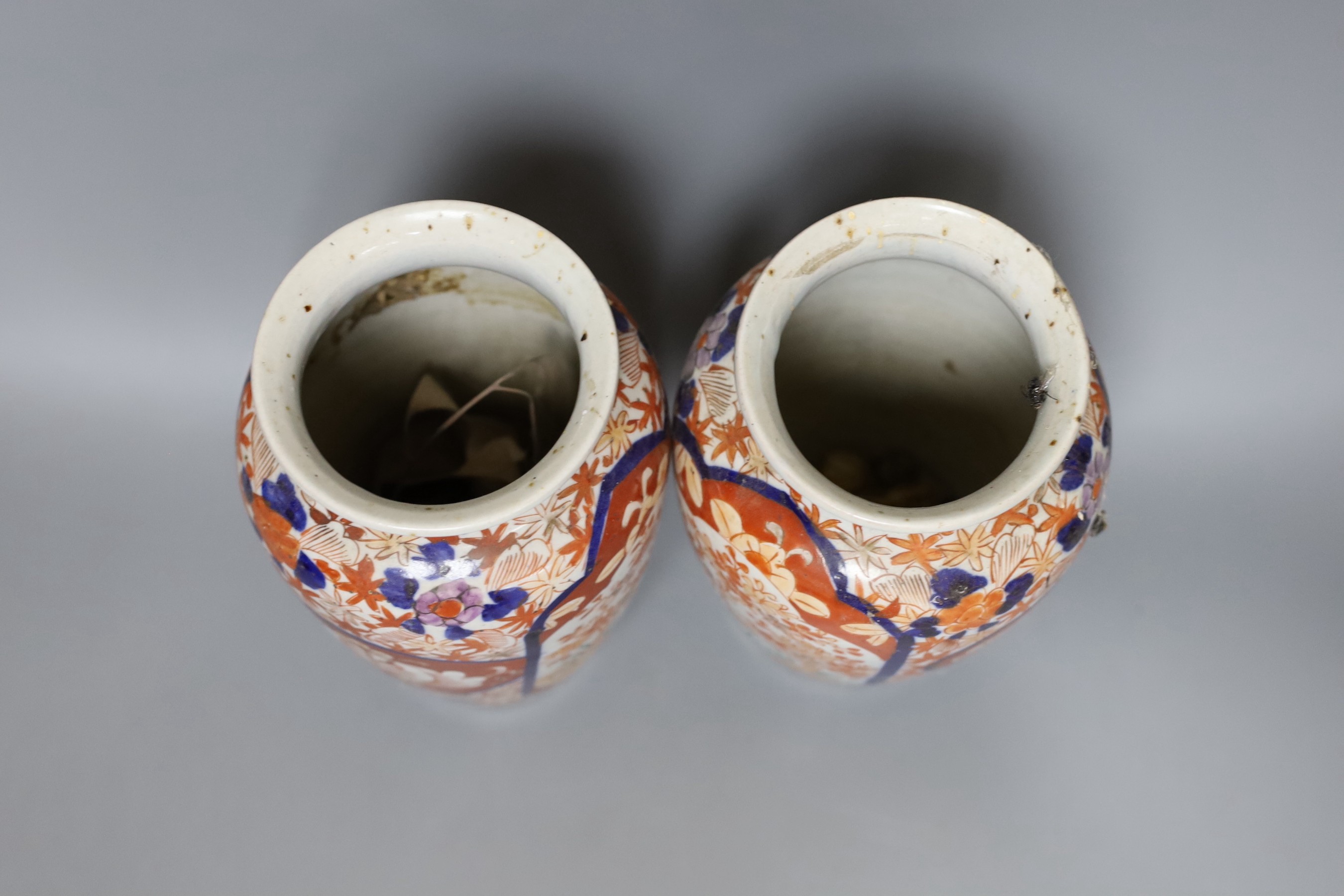 A 19th century Imari lobed dish and a pair of Imari vases, tallest 21cm - Image 6 of 7