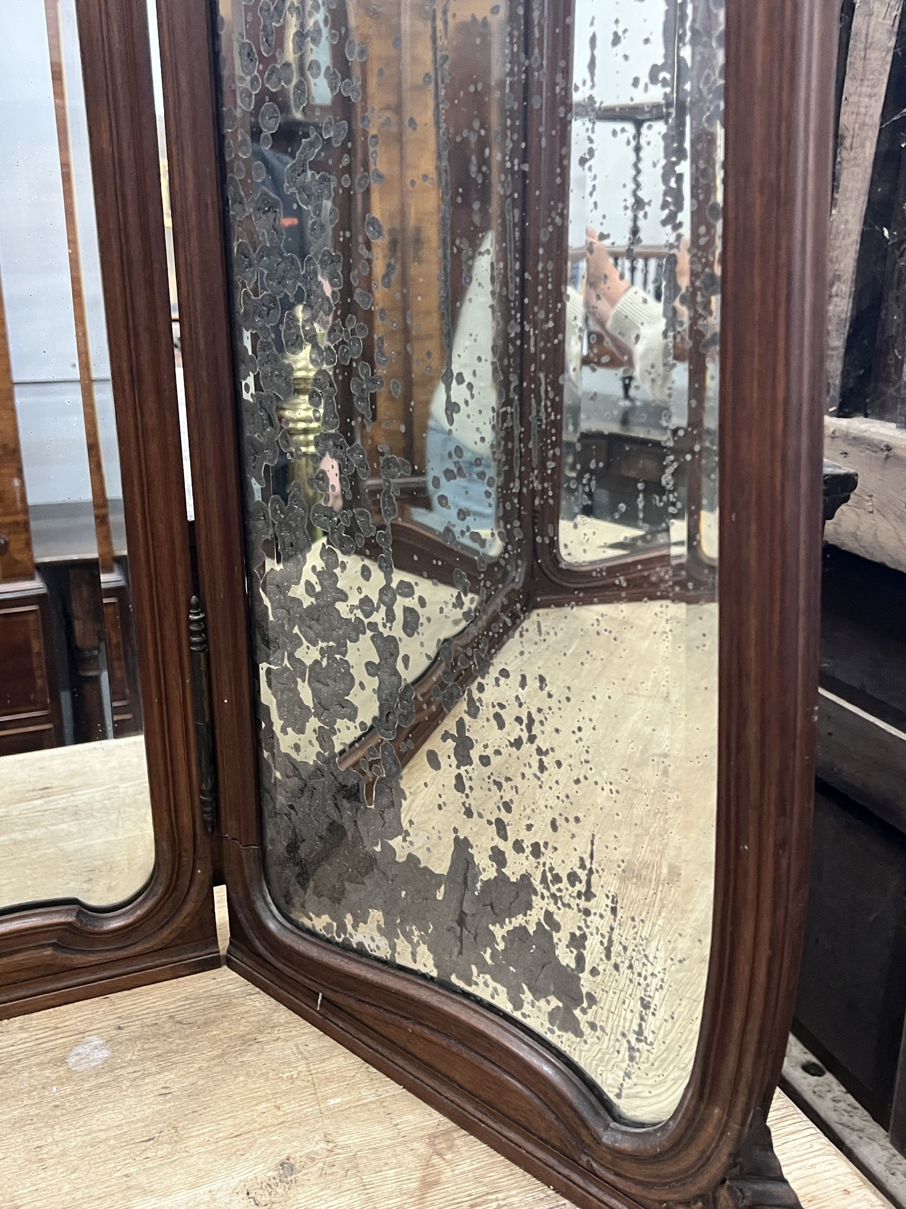 An early 20th century French carved walnut folding triple dressing table mirror, height 106cm - Image 3 of 4