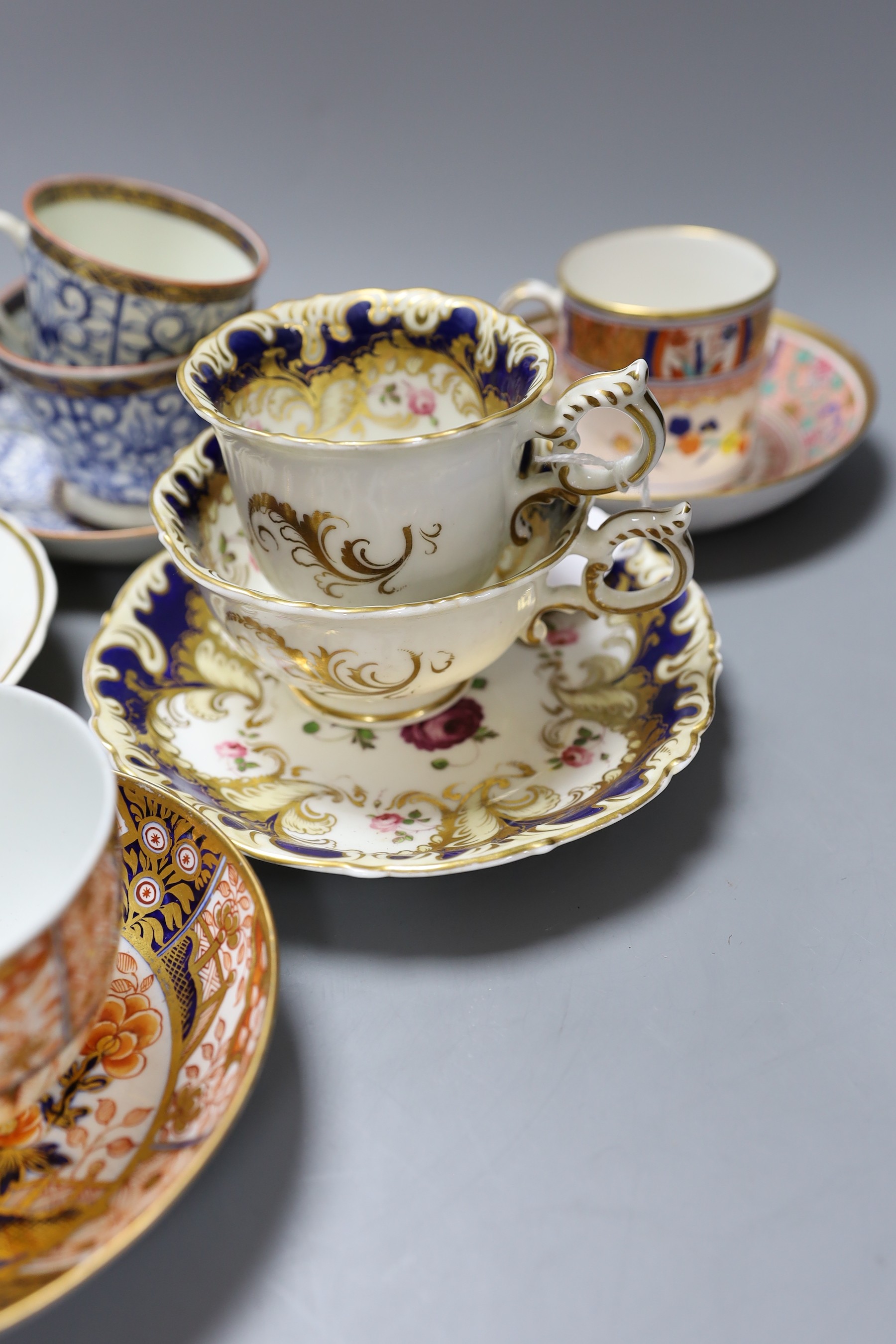 A Spode Imari pattern coffee can and saucer, a Coalport Imari cup and saucer, a Coalport style - Image 4 of 5