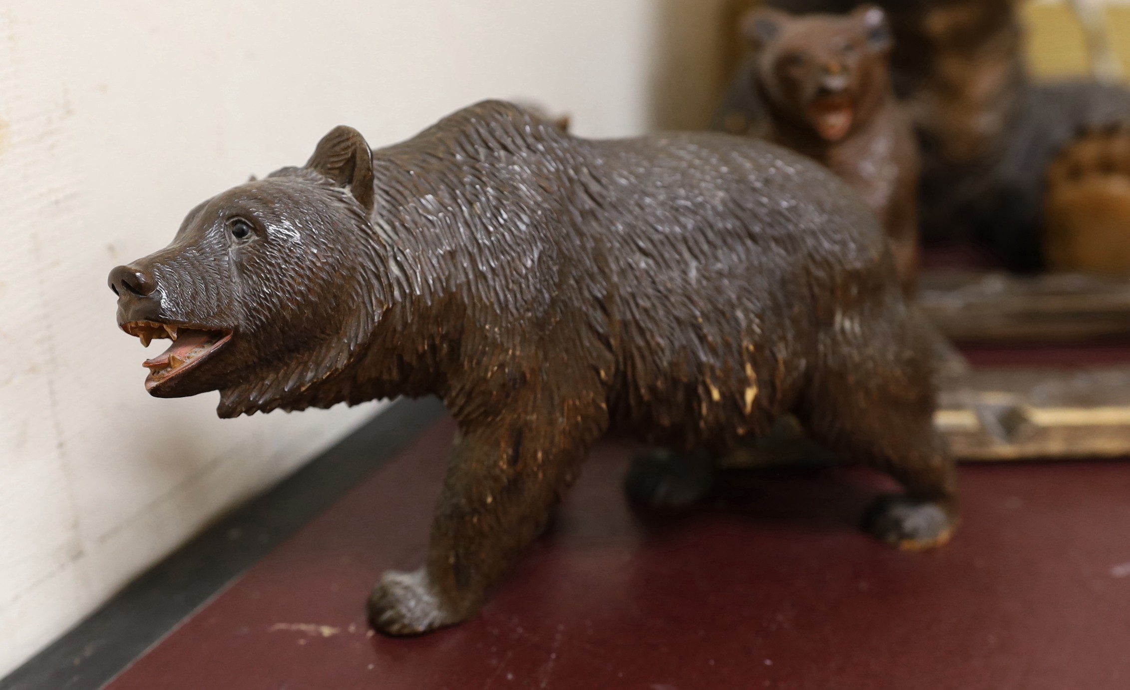 A group of Black Forest carved wood bears: a lamp, a book rack, etc. - Image 2 of 5