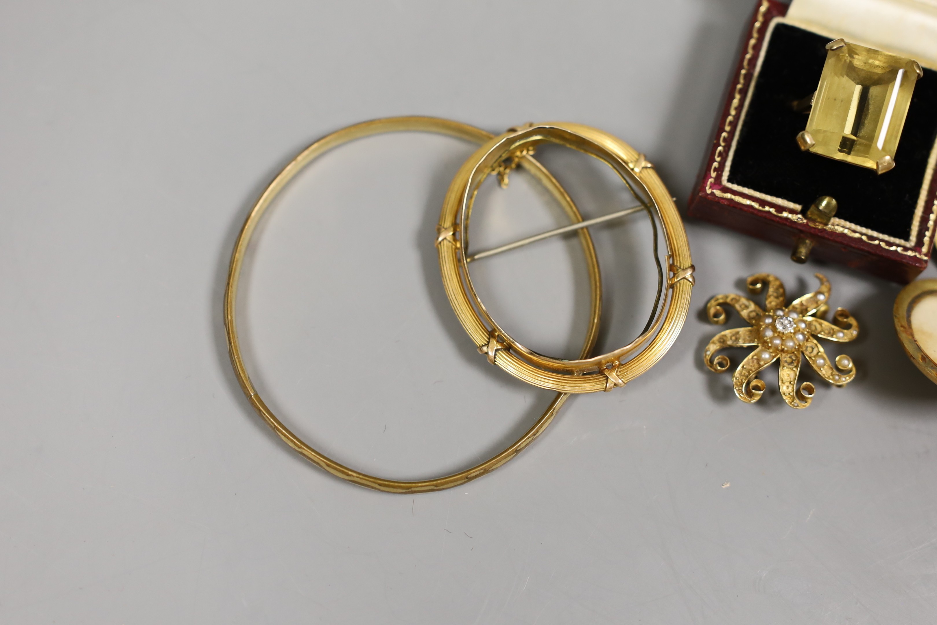 Assorted jewellery including a Victorian yellow metal, diamond and seed pearl set whorl brooch, - Image 2 of 4