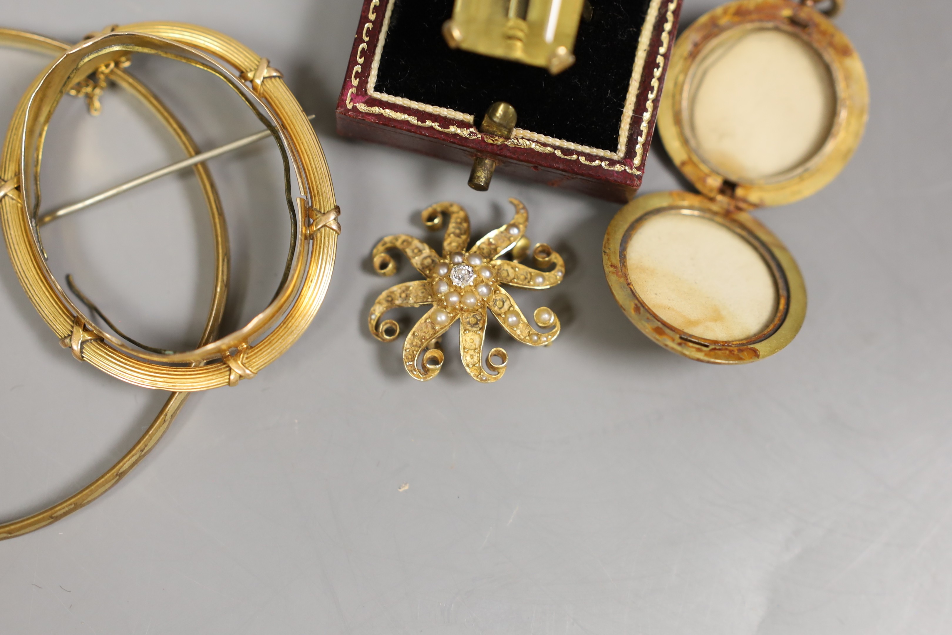 Assorted jewellery including a Victorian yellow metal, diamond and seed pearl set whorl brooch, - Image 3 of 4
