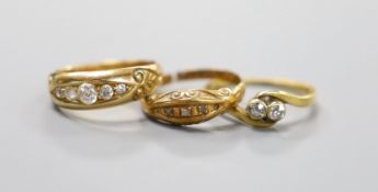 A late Victorian 18ct gold and graduated five stone diamond set half hoop ring, size M/N, a George V