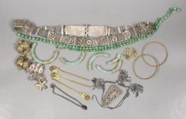 A quantity of assorted jewellery including oriental export gilt metal hair pins, filigree white