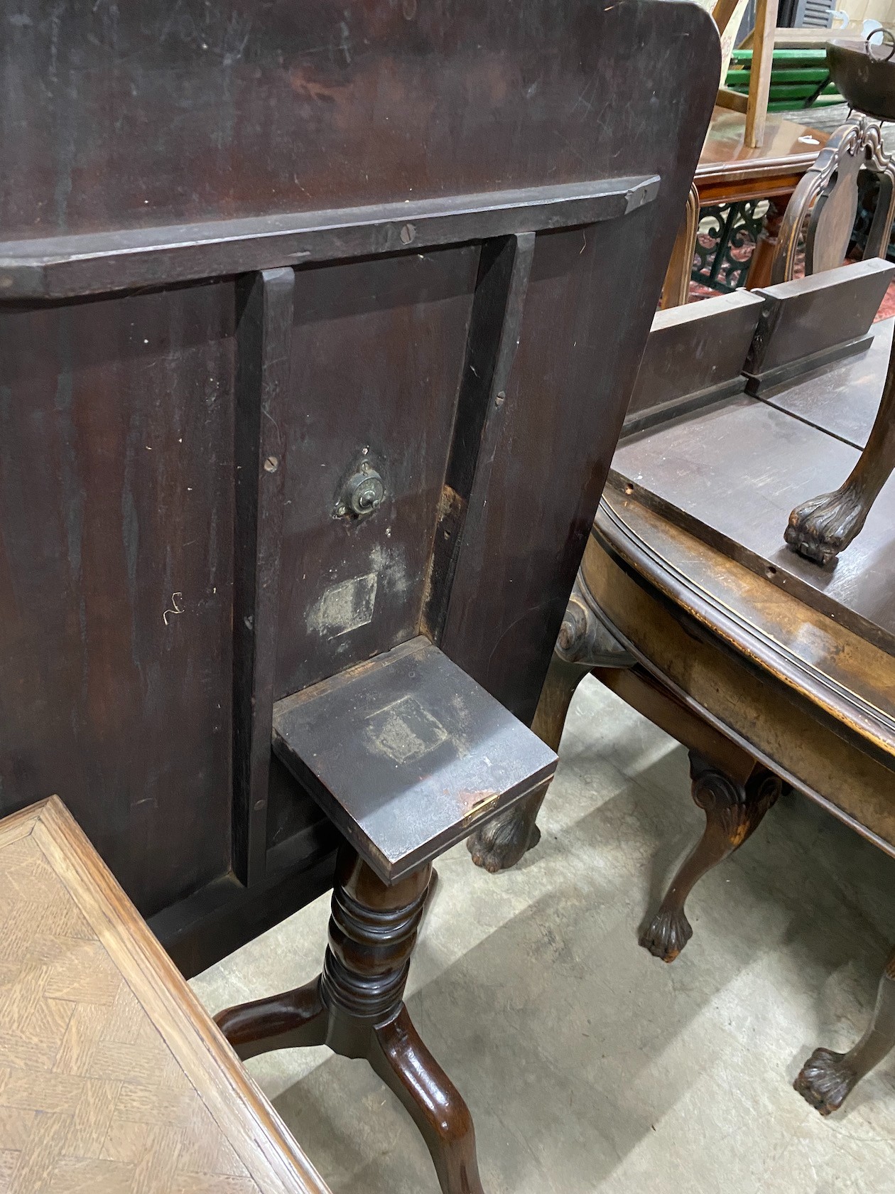 A George III mahogany rectangular tilt top tea table, width 90cm, depth 69cm, height 72cm - Image 4 of 4