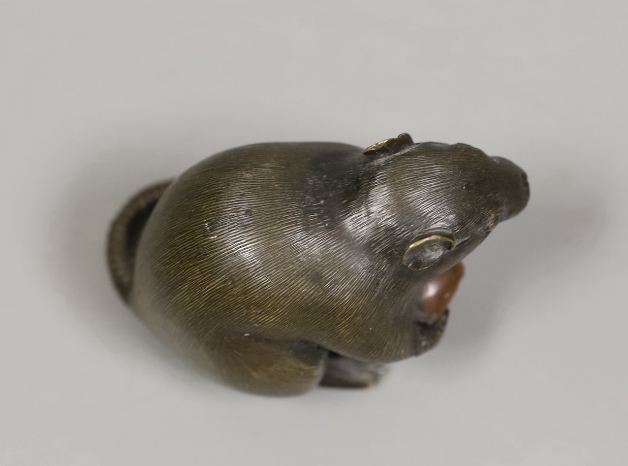 A small Meiji Japanese bonze seated rat with nut, kakihan mark, 7cm tall - Image 3 of 4