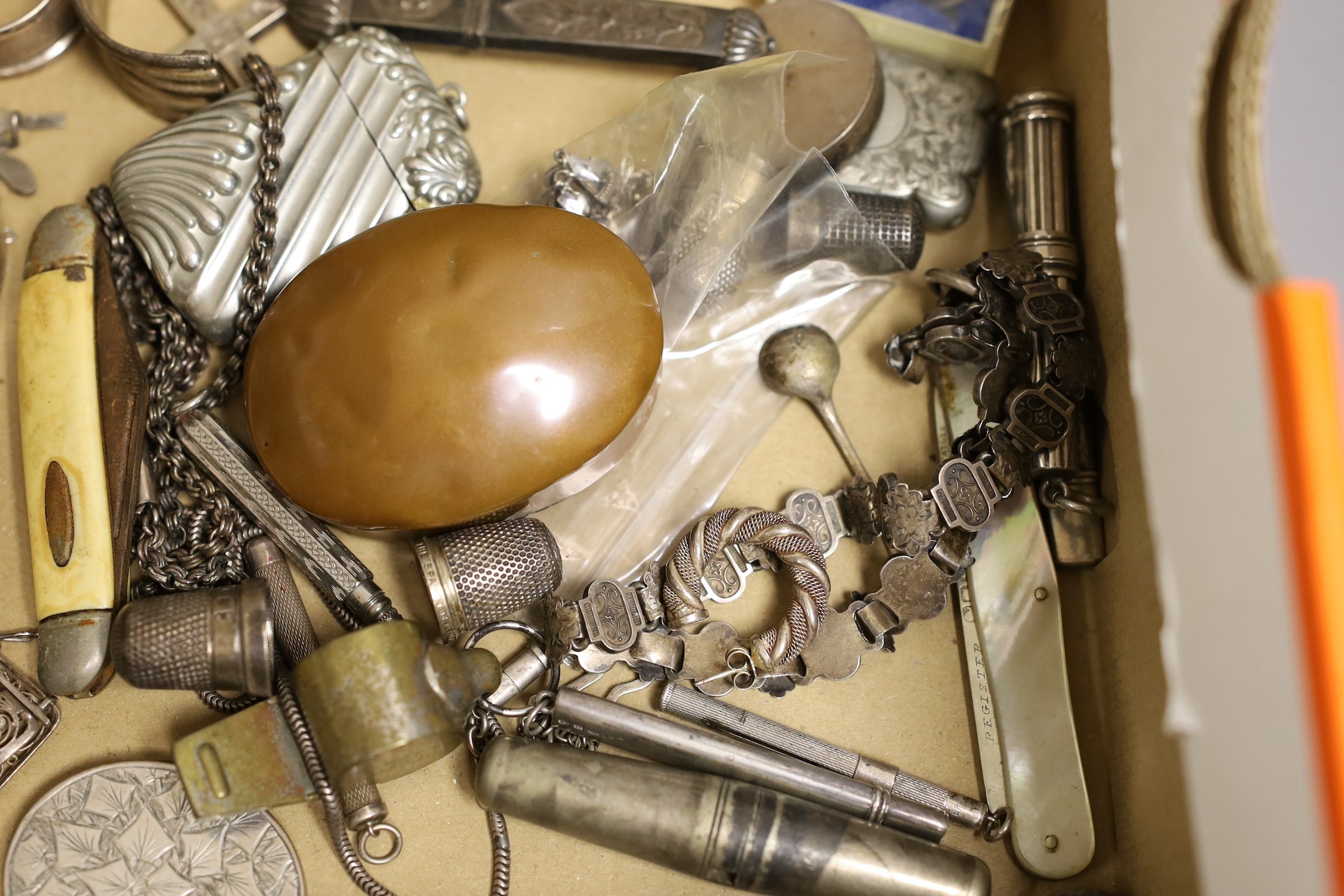 A group of assorted silver and base metal costume jewellery, boxes and miscellanea - Image 4 of 5