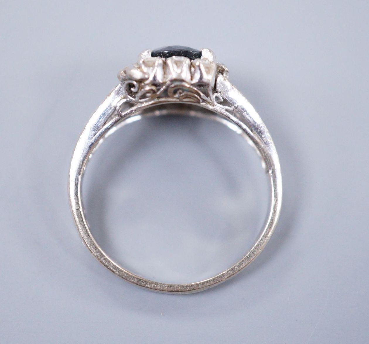 An 18ct white gold sapphire and diamond dress ring, size I - Image 3 of 3