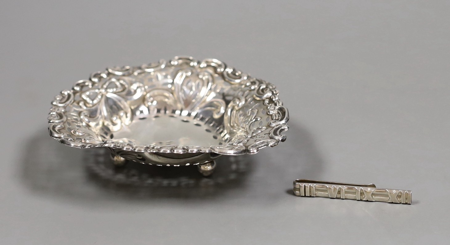 A Tiffany & Co 925 standard tie clip, 5cm and an Edwardian pierced silver dish, 11cm